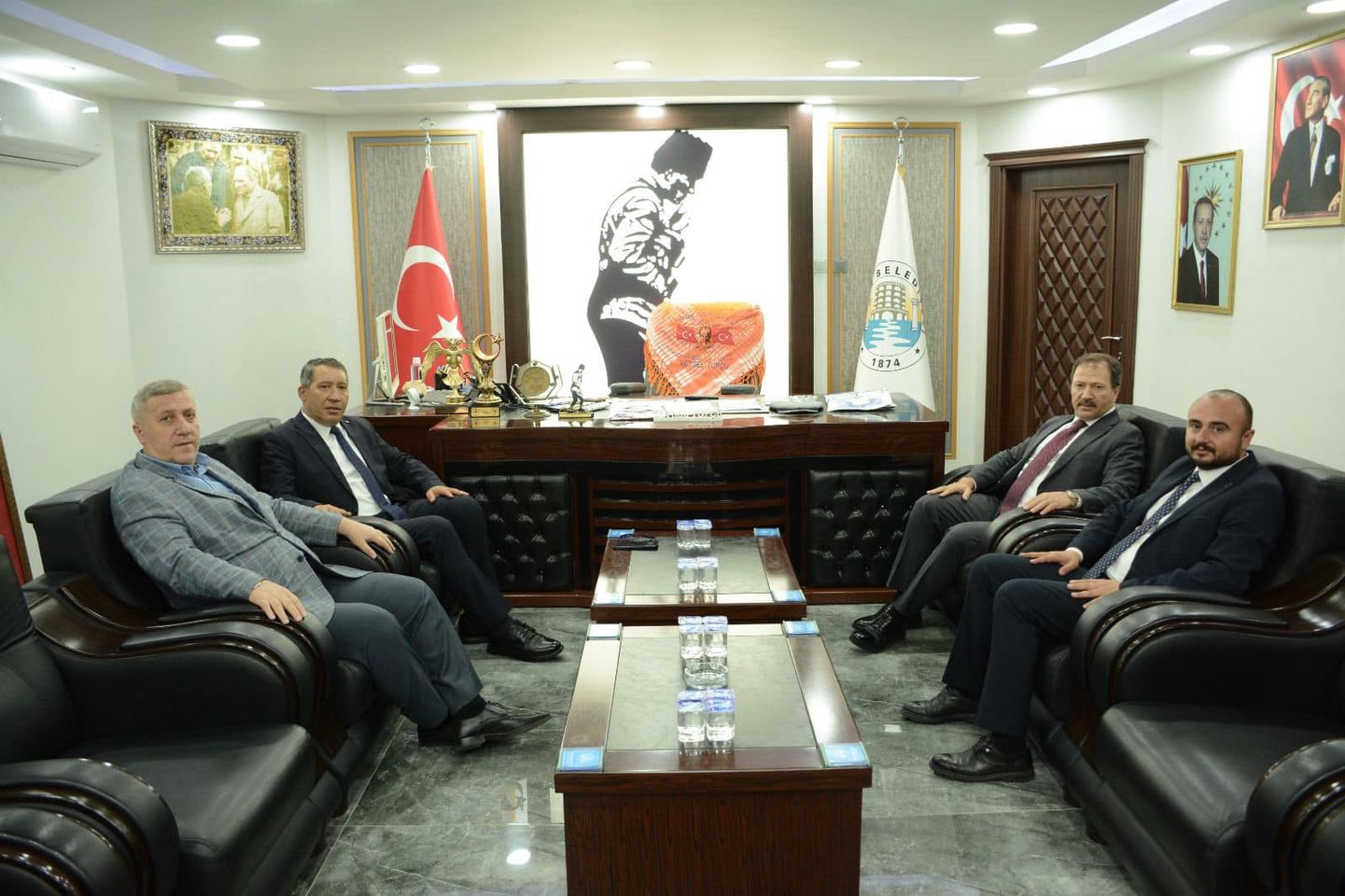 Ankara Esnaf Odaları Birliği ve Şoförler Odası Üyeleri Yeni Belediye Başkanını Ziyaret Etti