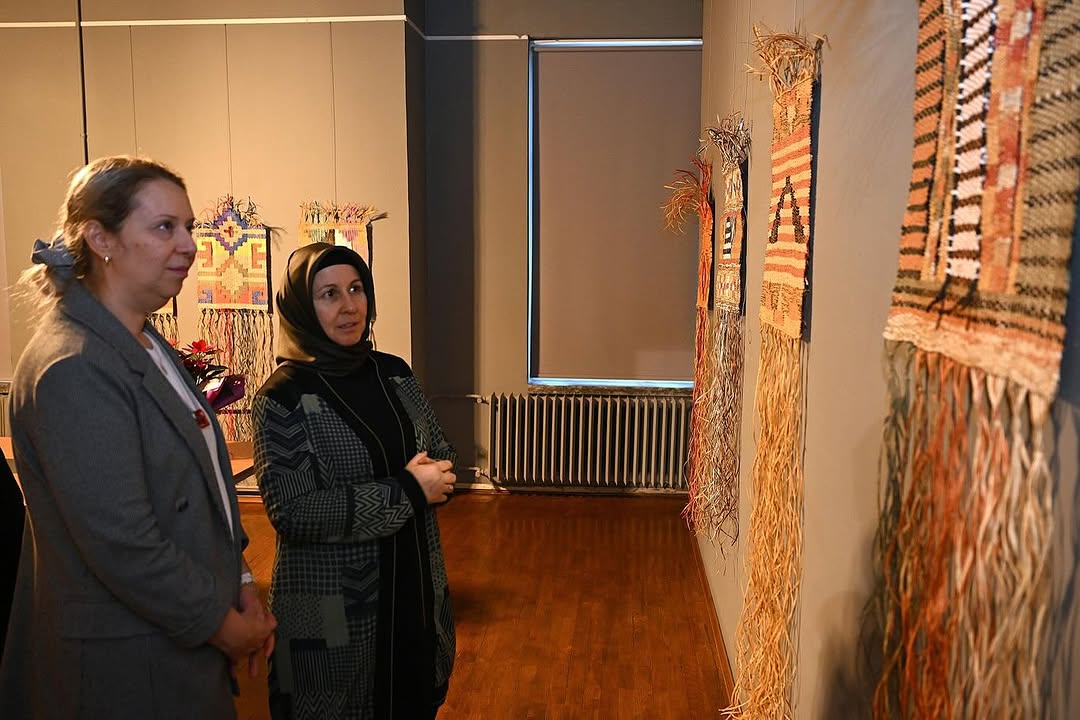 Dr. Öğretim Üyesi Sultan Sökmen'in Kişisel Sergisi Sanatseverlerle Buluştu