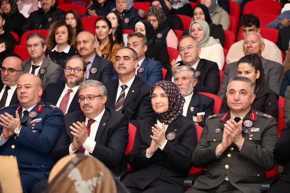 Afyonkarahisar'da 10 Kasım Atatürk'ü Anma Töreni Duygu Dolu Anlara Sahne Oldu