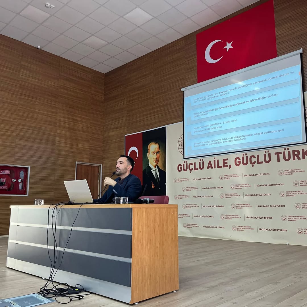 Afyonkarahisar'da Sosyal Hizmet Personeline Krize Müdahale Eğitimi