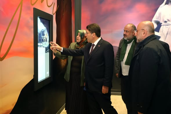 Adalet Bakanı Yılmaz Tunç, Afyonkarahisar'da Vatandaşlarla Buluştu