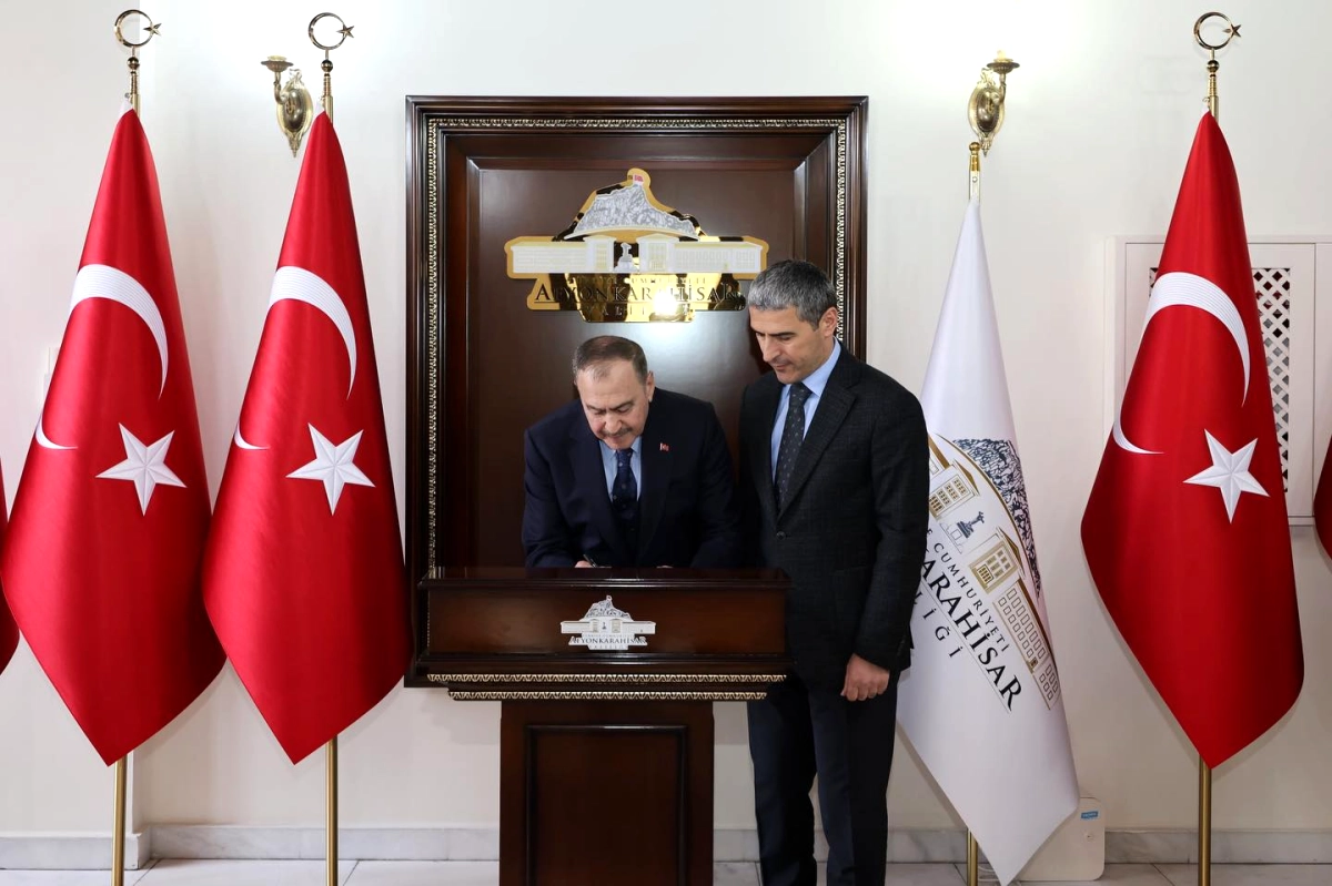 Eski Bakan Eroğlu, Vali Aktaş'ı Ziyaret Etti