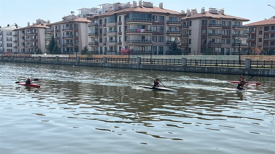 Afyonkarahisar'da Okul Sporları Kano Müsabakaları Tamamlandı