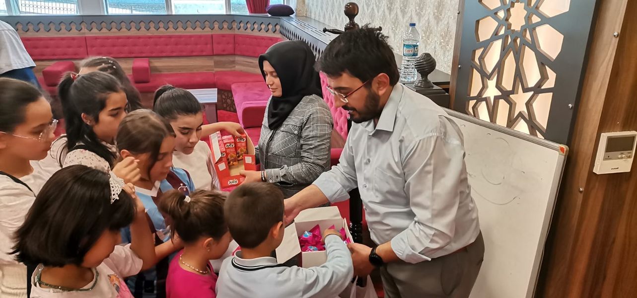 Afyonkarahisar'da Genç Gönüllüler ve Çocuklar Bir Araya Geldi