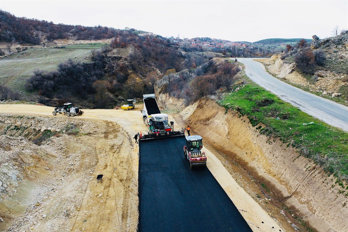 Afyonkarahisar İl Özel İdaresi, Hocalar ilçesi ile çevre köyleri bağlayan yol için çalışmalarını tamamladı