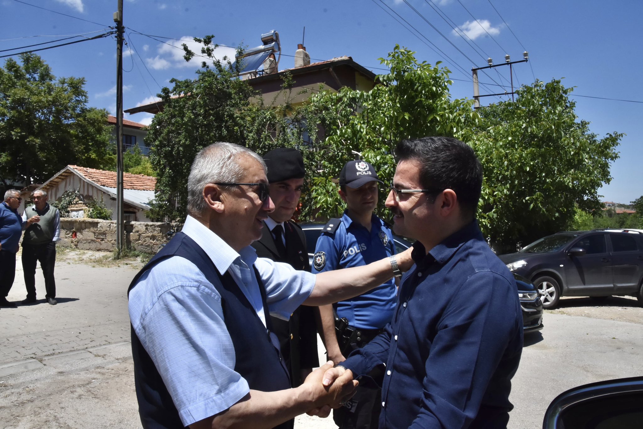 Kaymakamımız Harun Reşit HAN, Afyonkarahisar İkmal ve Garnizon Komutanı Tuğgeneral Numan YÖNER, Afyonkarahisar İl Jandarma Komutanı Albay Tolga YAĞAN, Afyonkarahisar İl Emniyet Müdürü Mahmut AY ve Protokol Şehit P.Uzm. Çavuş Yasin ÇUBUK'u Anma Programında