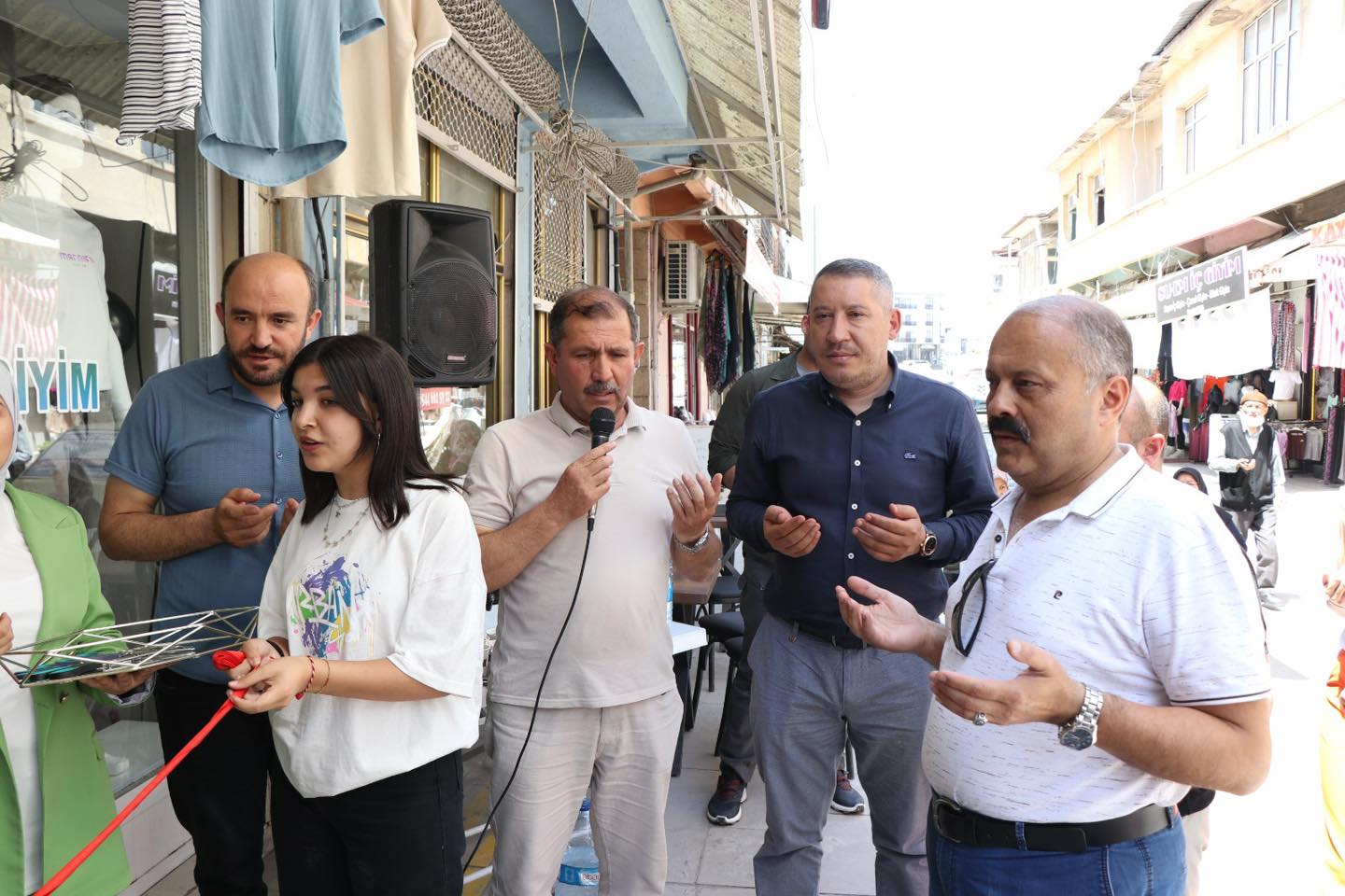 Dinar'da Erkek Giyim Mağazasının Açılışı Gerçekleştirildi