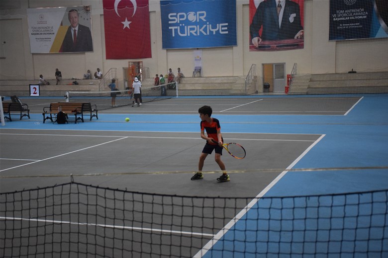 Türkiye Tenis Federasyonu'nun Düzenlediği 12 Yaş Yaz Kupası Tenis Turnuvası Başladı