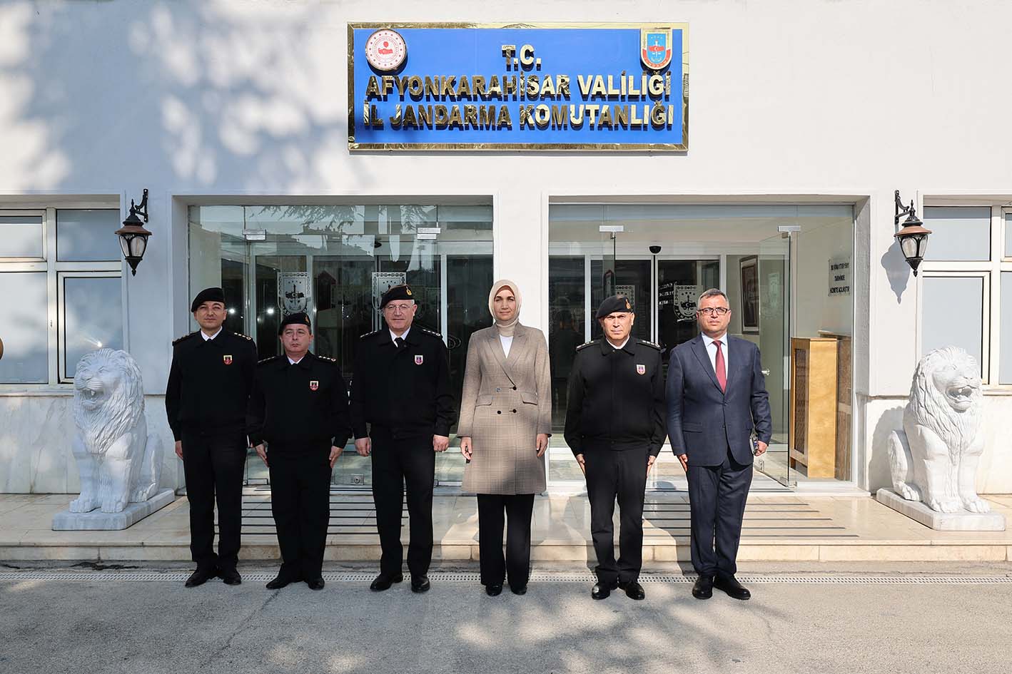 Vali Yiğitbaşı İl Emniyet Müdürlüğü ve İl Jandarma Komutanlığı'nı Denetledi