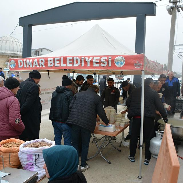 Dinar Belediyesi, Pazarcı Esnafına Sıcak Çorba İkramında Bulundu