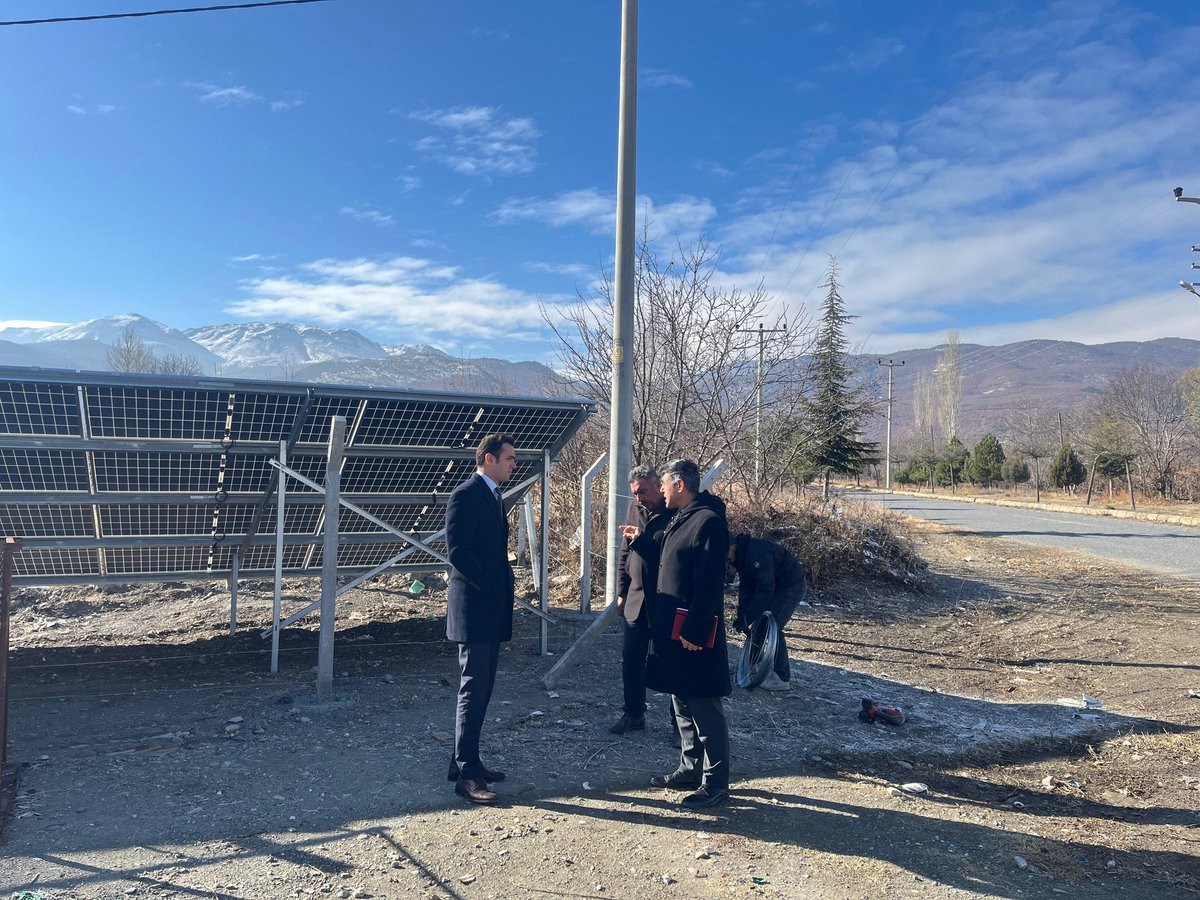 Sultandağı Kaymakamı Kırca Mahallesinde Güneş Enerjisi Santrali Çalışmalarını İnceledi