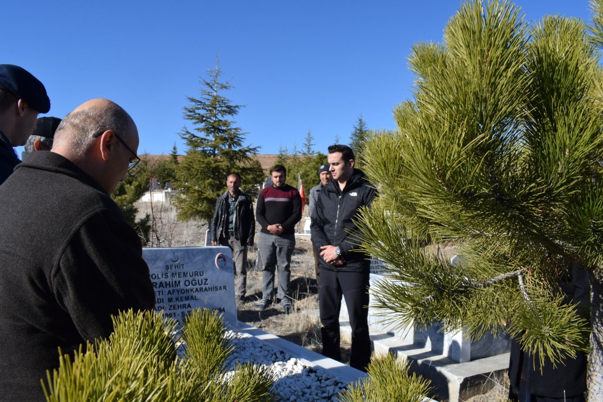 Kaymakam Hacı Demirci, Şehit İbrahim Oğuz'un Kabrini Ziyaret Etti