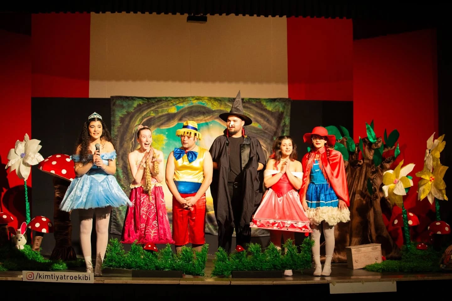 Kayıp Hazine Çocuk Tiyatrosu Miniklerle Buluştu