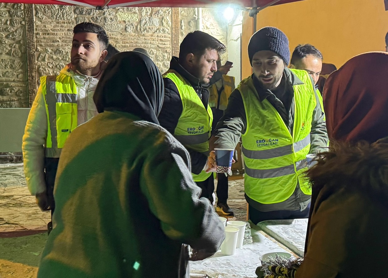 Afyon'da Miraç Kandili Buluşması: Hemşehrilere Süt İkramı