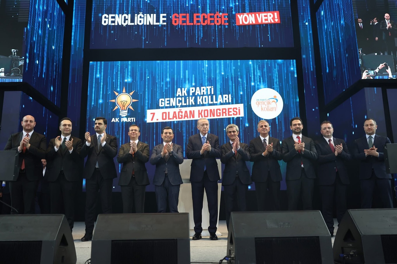 AK Parti Gençlik Kolları Kongresinde Bayrak Değişimi