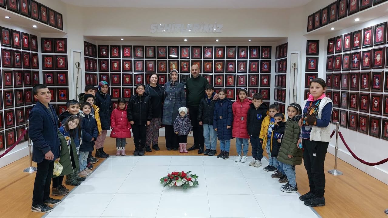 Afyon'da Unutulmaz Bir Ziyaret: İlkoluk Öğrencilerinden Şehitlik Ziyareti