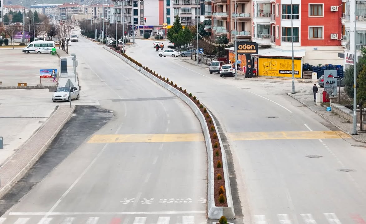 Selçuklu Mahallesi'nde Orta Refüj Düzenleme Çalışmaları Tamamlandı