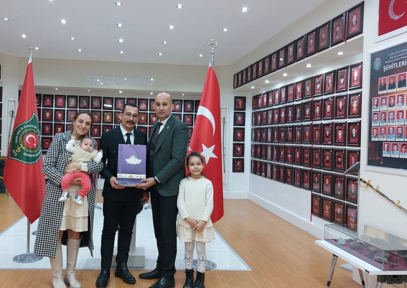 Gazi Kazım Özlü, Afyon'da Şehit ve Gaziler Derneği'ni Ziyaret Etti