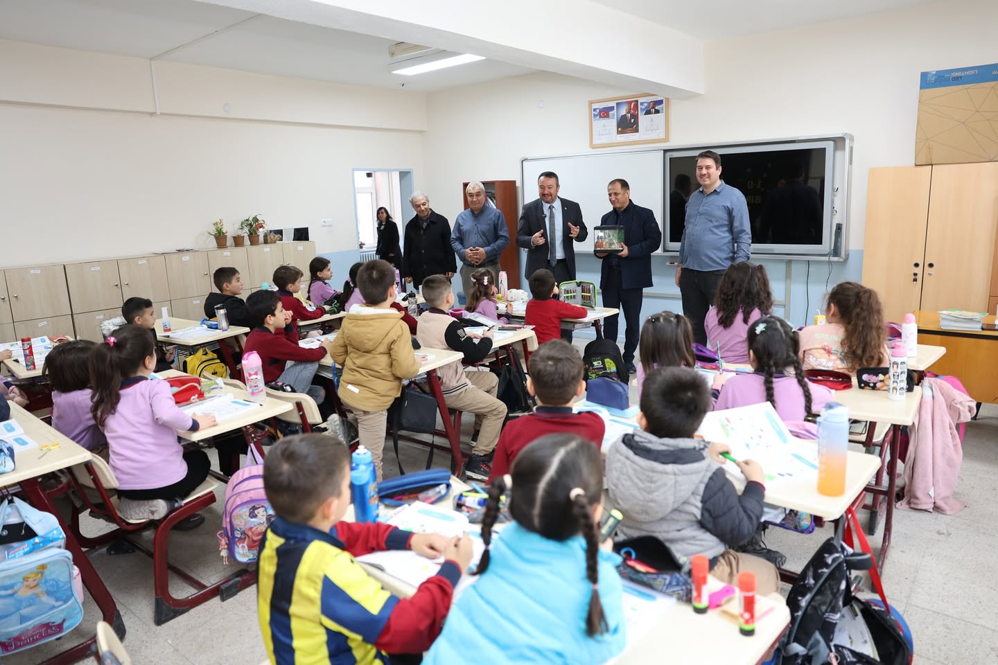 Sandıklı Belediyesi'nden Minik Öğrencilere Anlamlı Destek