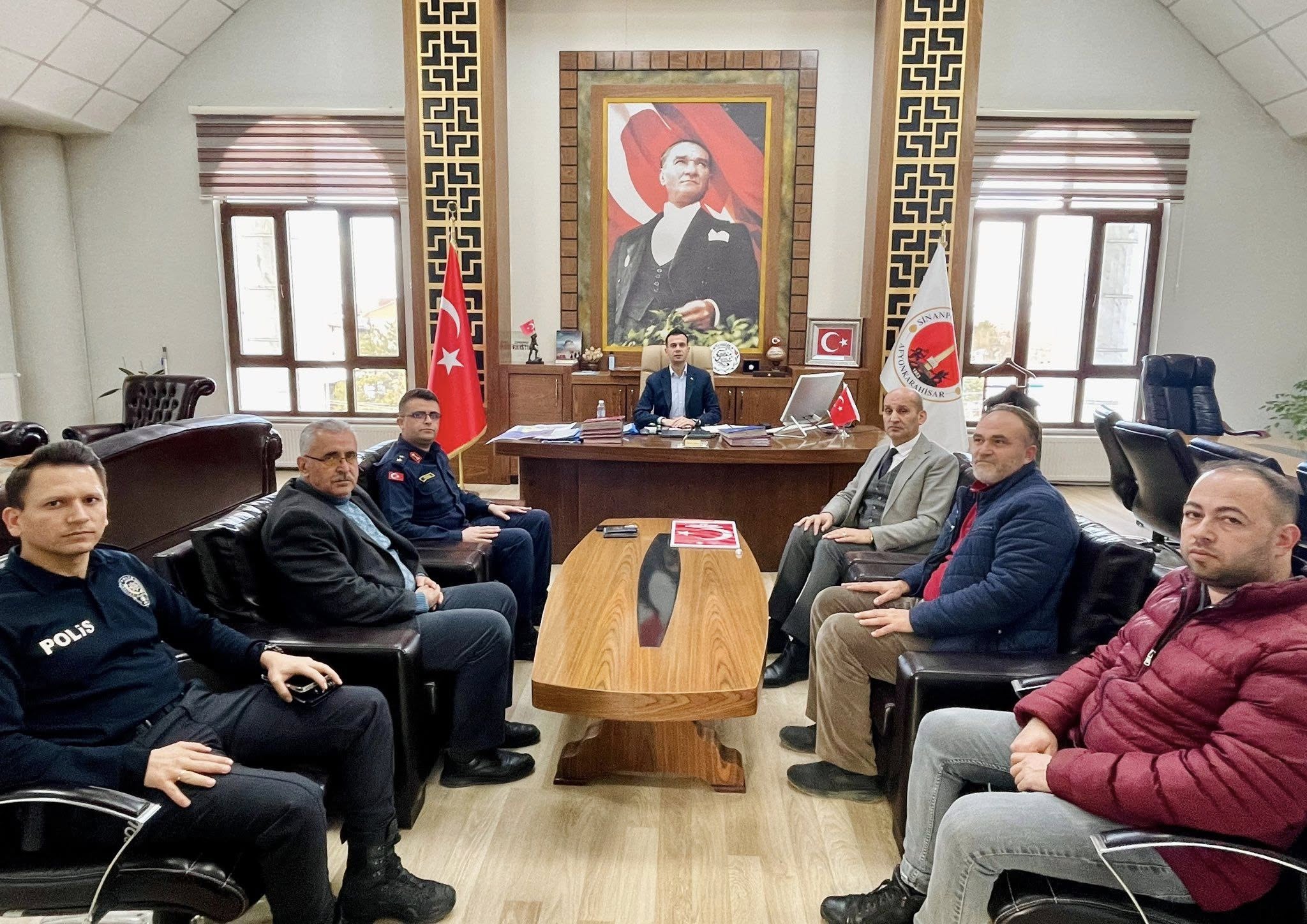 Afyon'da Yeni Kaymakam Göreve Başladı: Sinanpaşa Kaymakamı Emrah Aslan'ı Ziyaret Ettik