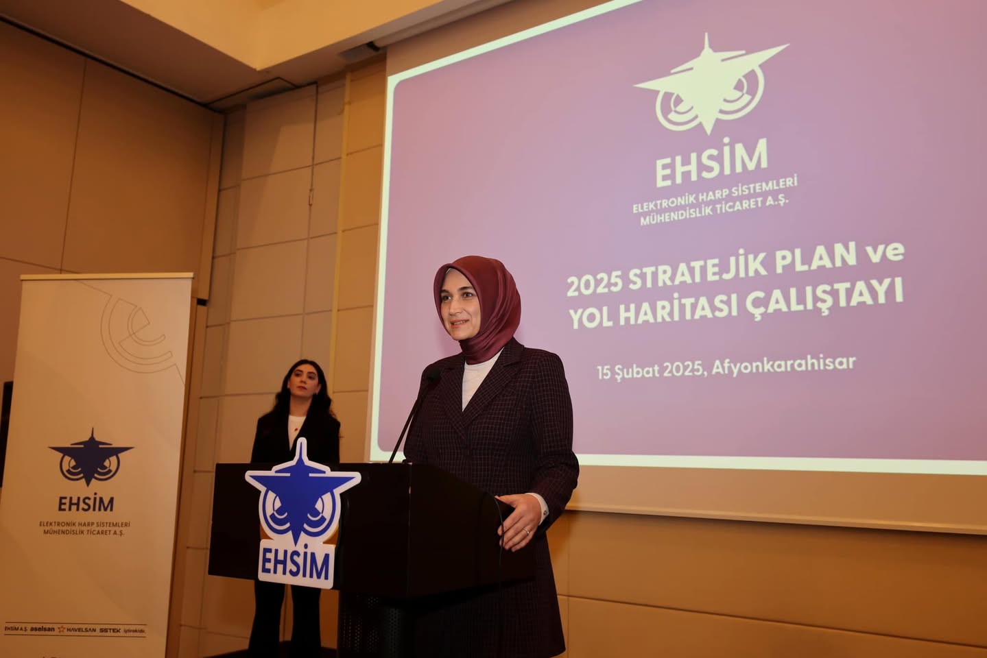 Vali Kübra Güran Yiğitbaşı, Savunma Sanayii Çalıştayına Katıldı