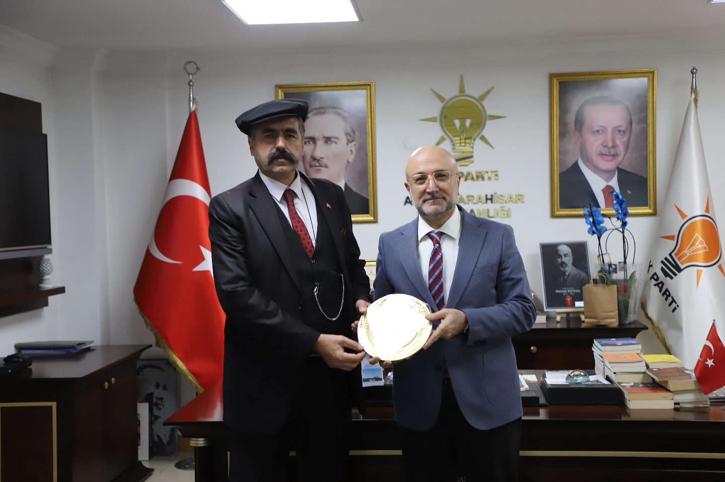 Afyon'da Kışlacık Köyü Temsilcilerinden Ak Parti İl Başkanına Ziyaret