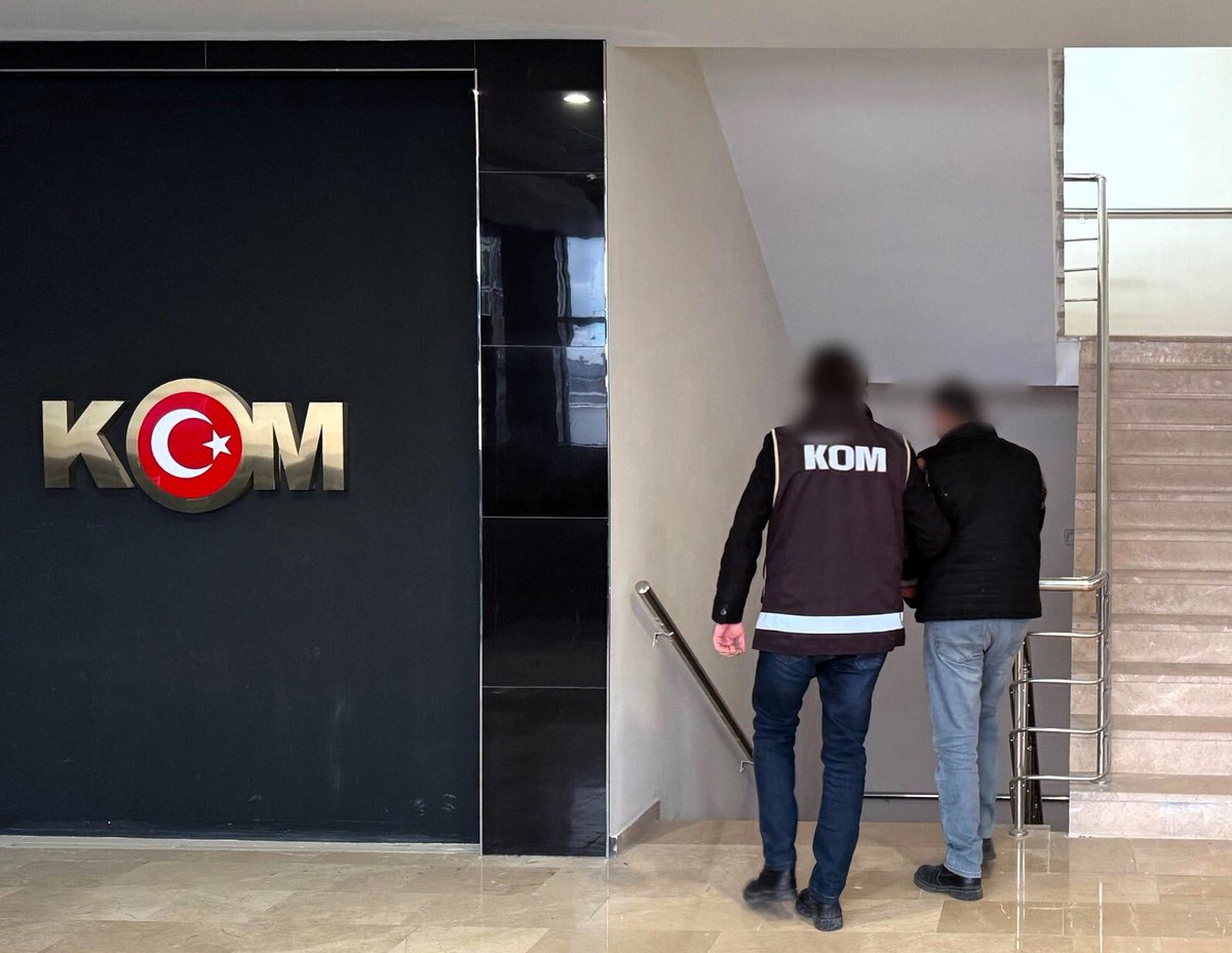 Emniyetin Kaçakçılık Operasyonunda Silah ve Ekipman Ele Geçirildi