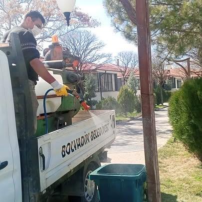 Bolvadin'de Halk Sağlığını Koruma Amaçlı Larva İlaçlaması Devam Ediyor