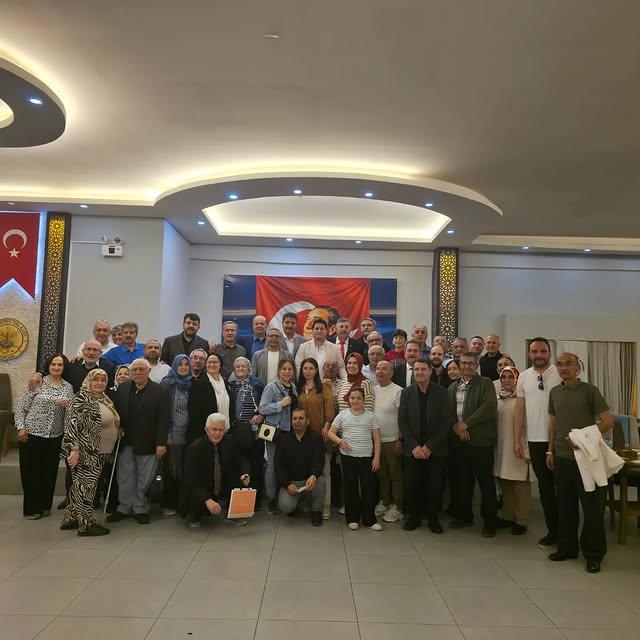 Bolvadin Belediye Başkanı Aynacı, İzmir'de Hemşehrileriyle İftar Yemeğinde Bir Araya Geldi