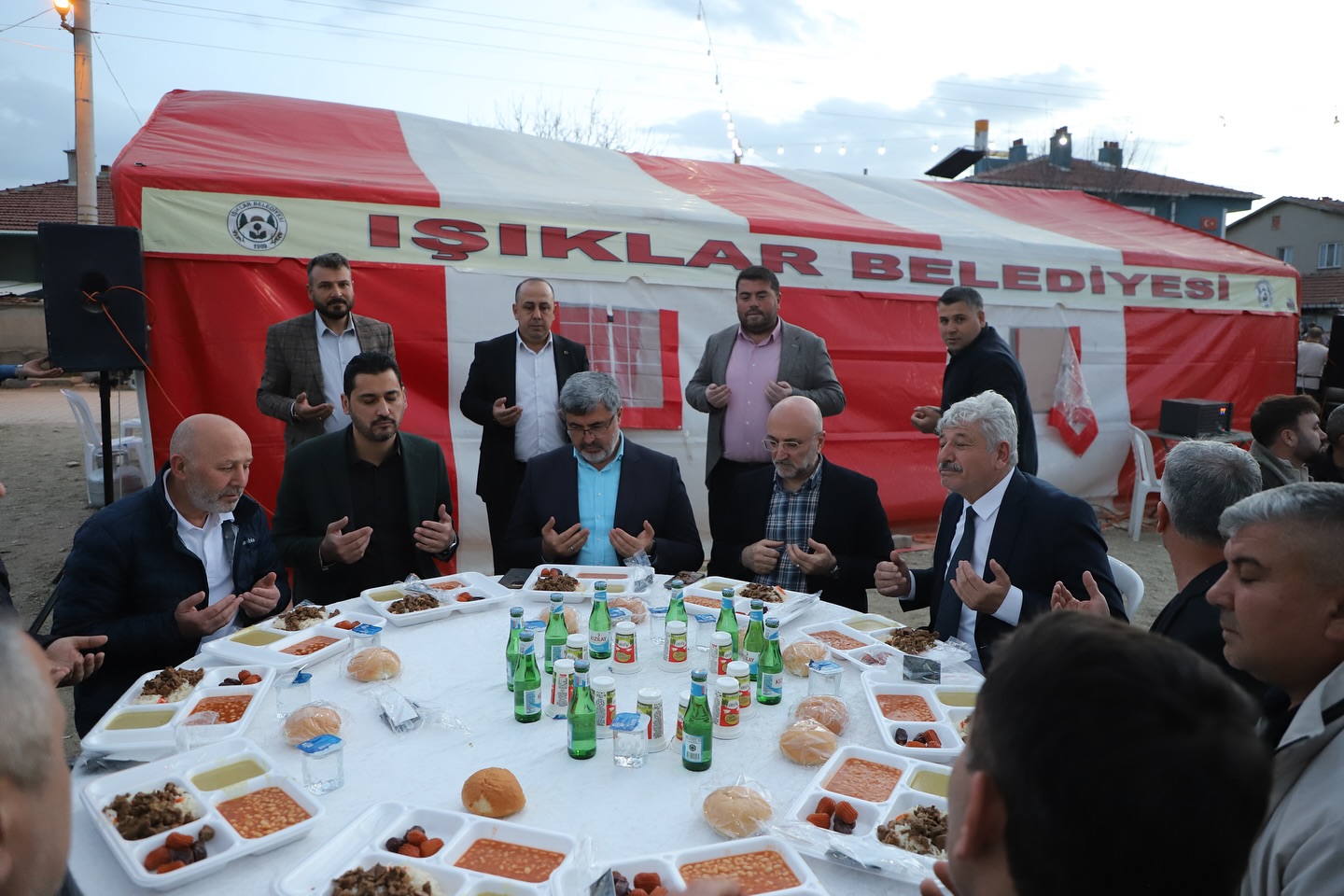 AK Parti Afyon İl Başkanı Işıklar'da Hemşehrileriyle İftar Yemeği Paylaştı