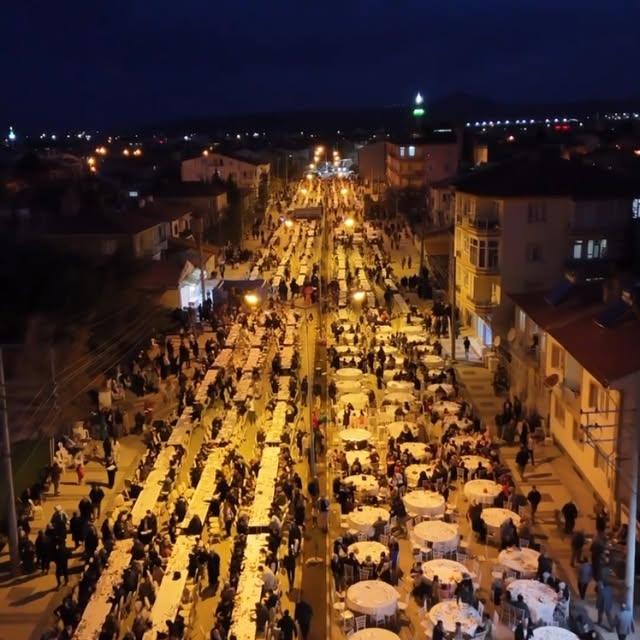 Bolvadin'de 6 Bin Kişi Aynı Sofra Etrafında Buluştu