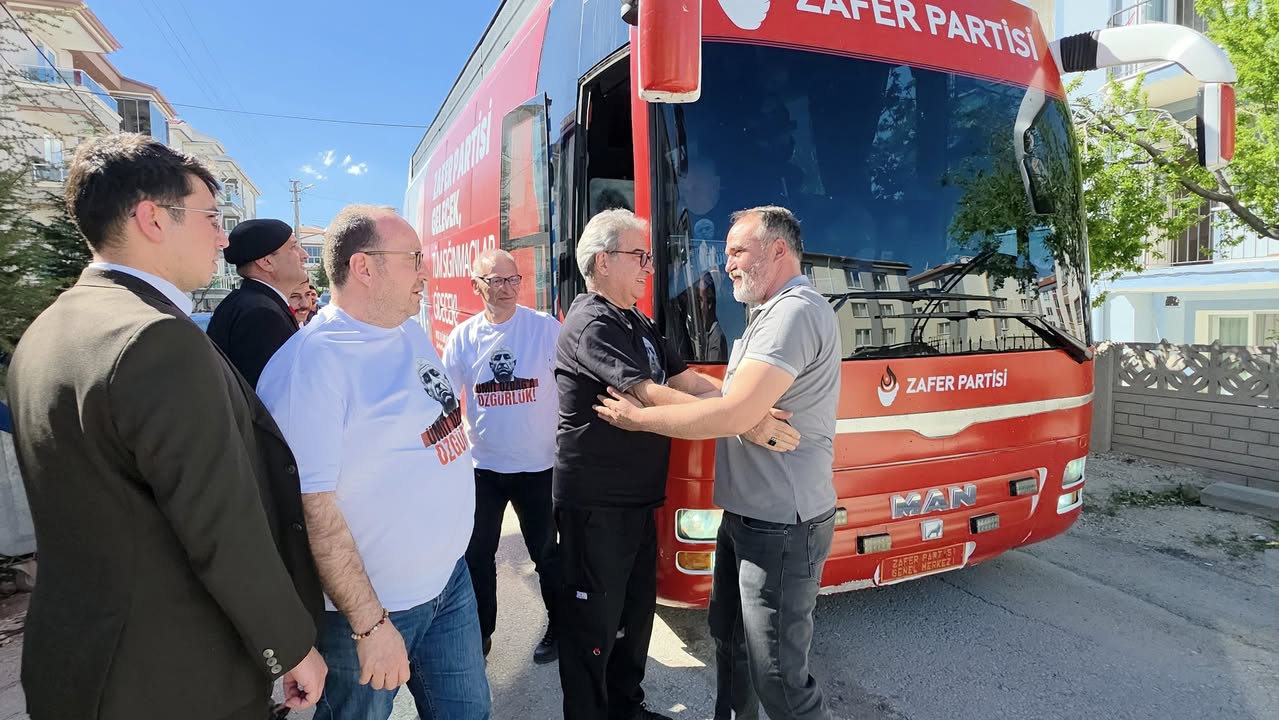 Zafer Partisi Vekili, Şehit Babasını Ziyaret Etti