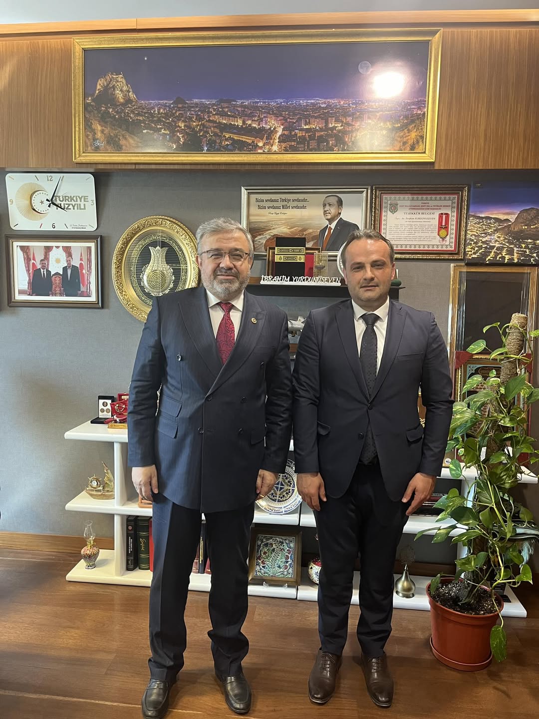 AK Parti Milletvekili Yurdunuseven, İlçe Başkanı Camcı'yı TBMM'de Ağırladı