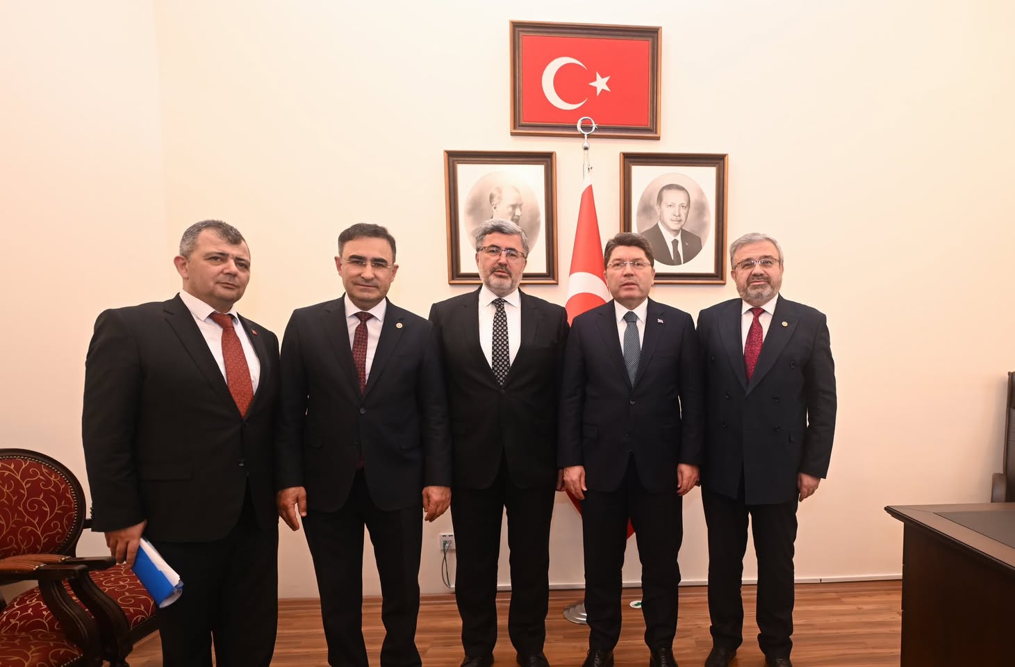 AK Parti Milletvekili Yurdunuseven, Adalet Bakanı Tunç'u TBMM'de Ziyaret Etti