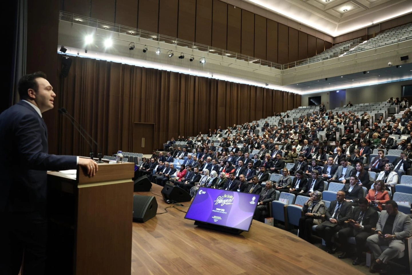 AK Parti, 81 İlden Delegeleriyle Toplantı Düzenledi: Afyonkarahisar'a Yönelik Yeni Projeler Masaya Yattı
