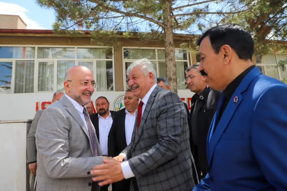 Ak Parti Afyonkarahisar İl Başkanlığı, Işıklar Beldesi'nde Belediye Başkanı ile İstişarede Bulundu