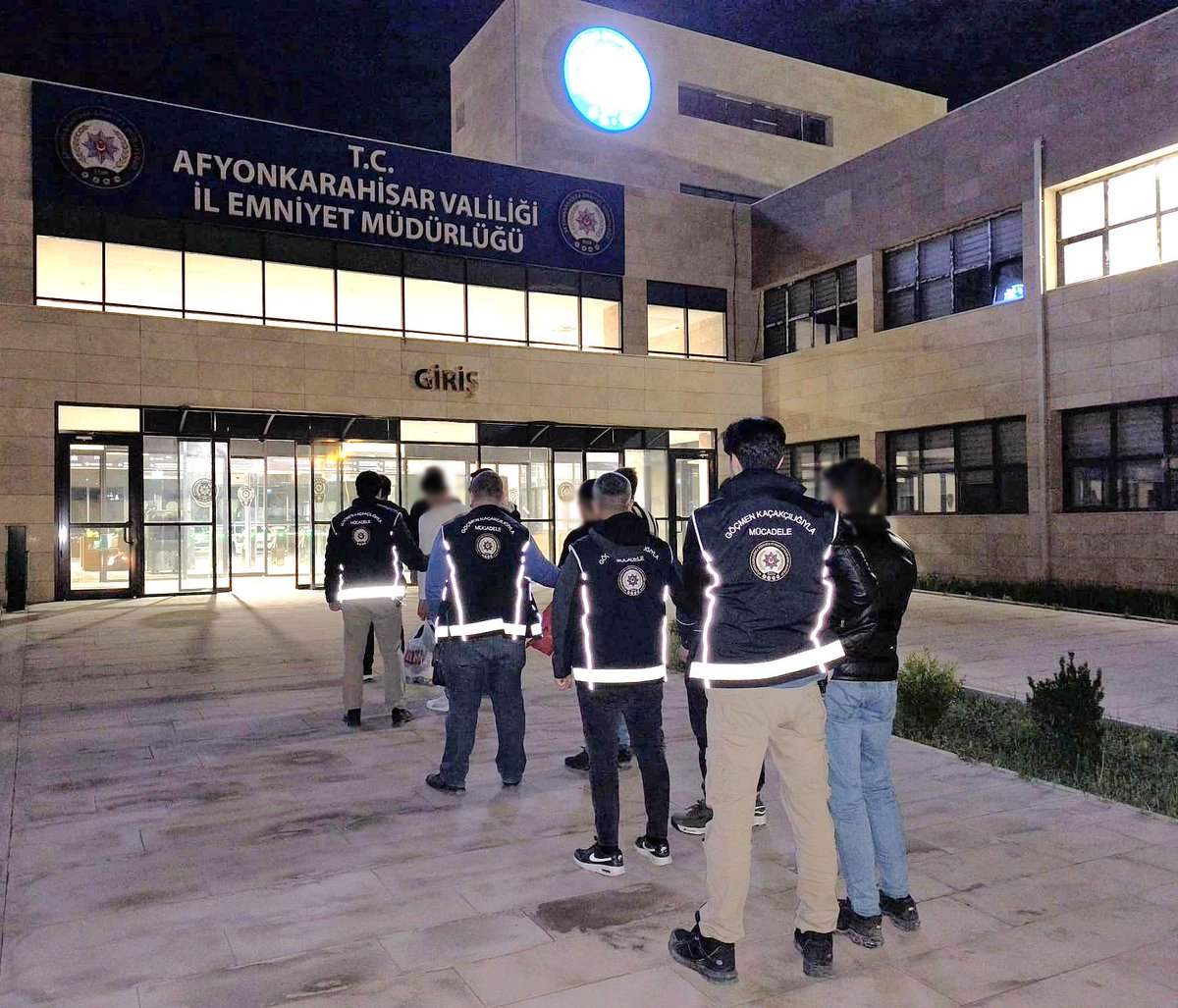 Göçmen Kaçakçılığı Operasyonunda Kimliksizler Yakalandı