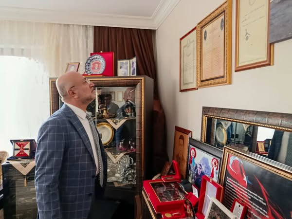 Ak Parti Delegeleri, Şehit Astsubay Çınar'ın Ailesini Ziyaret Etti