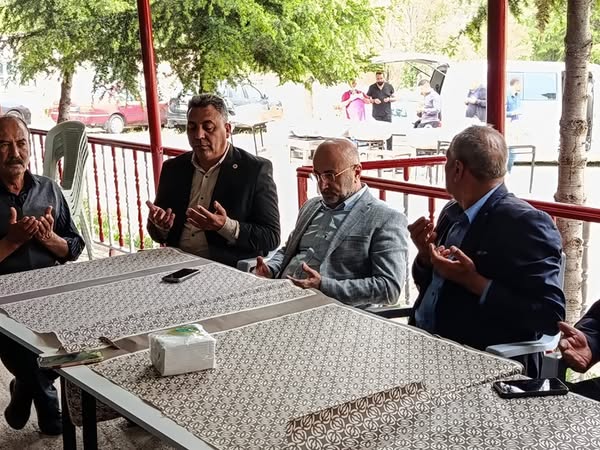 Ak Parti Heyeti, Afyonkarahisar'ın Devederesi Köyü'nde Hıdırellez Şenliklerine Katıldı