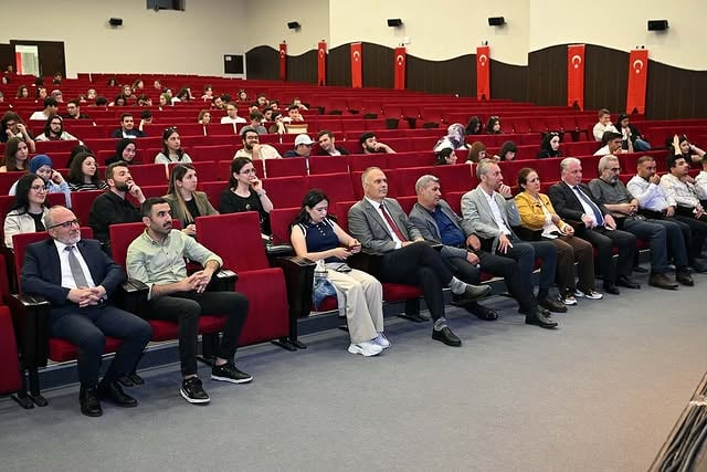 Afyon Kocatepe Üniversitesi, AKÜFEST'25 Kapsamında Küresel Kariyer Fırsatlarını Ele Alan Konferansa Ev Sahipliği Yaptı