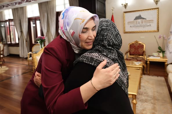 Vali Yiğitbaşı, Umre'den Dönüşünde Elveda Uyar'ı Makamında Kabul Etti