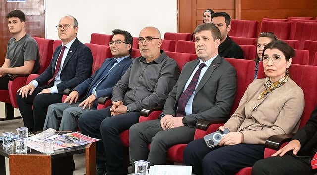 Afyon Kocatepe Üniversitesi'nde Atatürk ve Gençlik Konferansı Düzenlendi