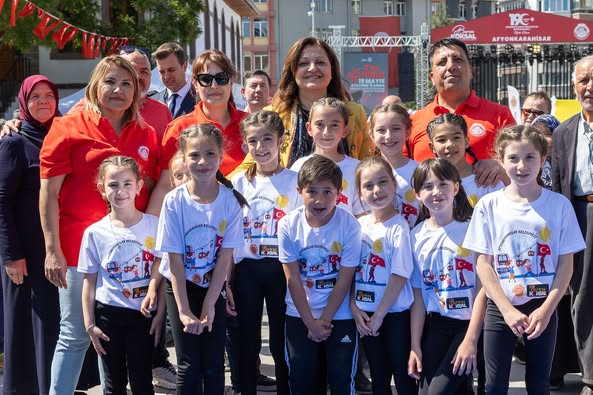 19 Mayıs Atatürk'ü Anma, Gençlik ve Spor Bayramı Zafer Meydanı'nda Coşkuyla Kutlandı