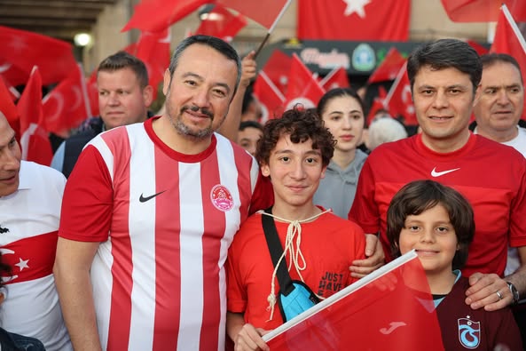 19 Mayıs Coşkusu Sandıklı'da Dev Bayrak Yürüyüşüyle Kutlandı