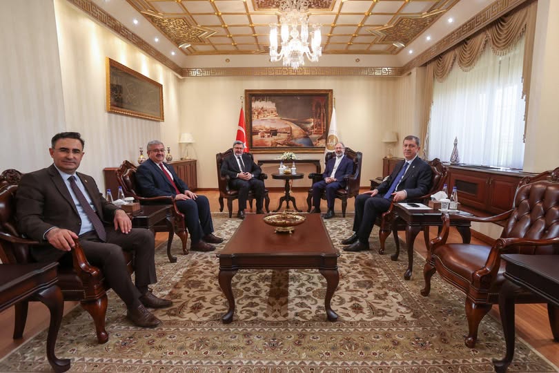 AK Parti Milletvekili Yurdunuseven, Diyanet İşleri Başkanı Erbaş'ı Ziyaret Etti