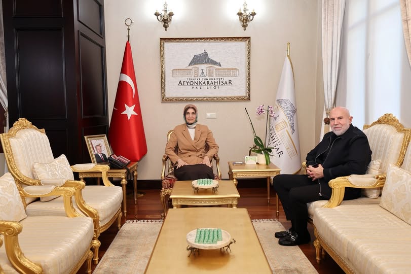 Afyonkarahisar Valisi Yiğitbaşı, İş İnsanı Kazım Özer'i Makamında Ağırladı