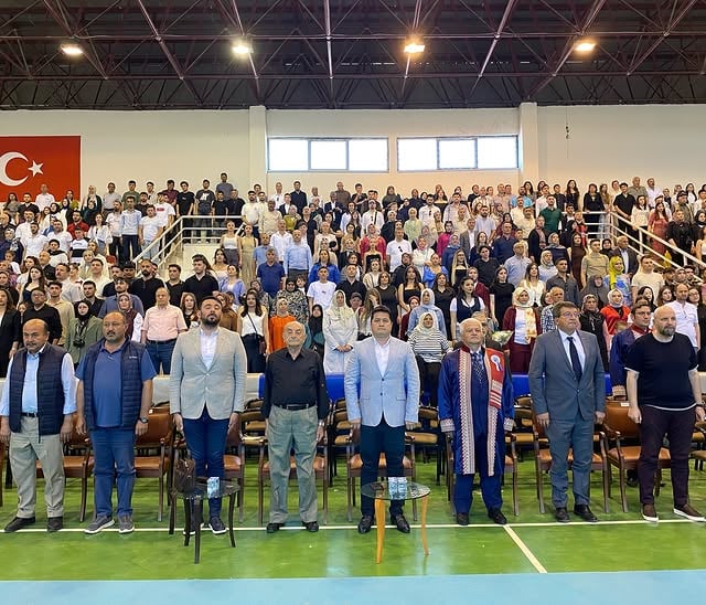 Bolvadin Meslek Yüksekokulu Mezuniyet Töreni Coşkuyla Gerçekleştirildi