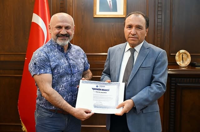 Afyon Kocatepe Üniversitesi AKÜFEST'25 Yöneticilerine Teşekkür Plaketi Verildi