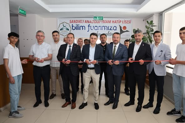 Sandıklı'da Geleceğin Bilim İnsanları Yetişiyor: TÜBİTAK 4006 Bilim Fuarı Açıldı