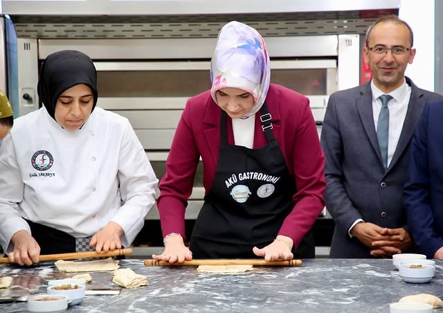 Afyon Kocatepe Üniversitesi'nde Vali Yiğitbaşı Öğrencilerle Buluştu